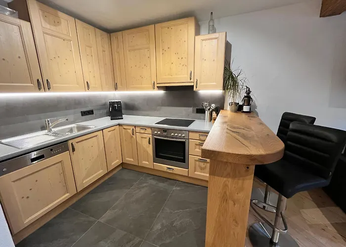 Rent Michael 基茨比厄尔